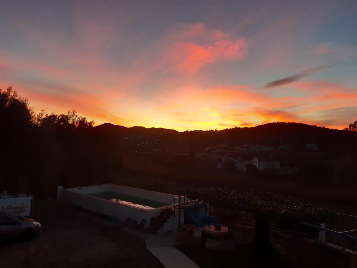 Гостевой дом Cortijo El Puente Виньуэла Экстерьер фото